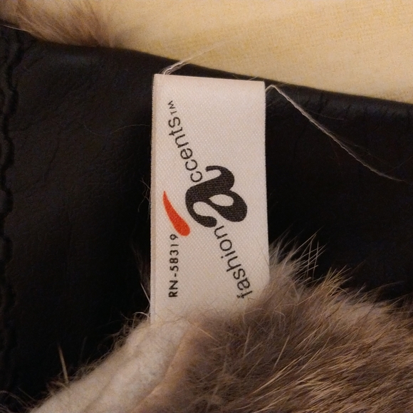 Fashion Accents fur cuffed black vinyl gloves Sz B - Picture 3 of 5